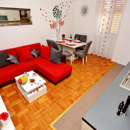 Miranda Apartment