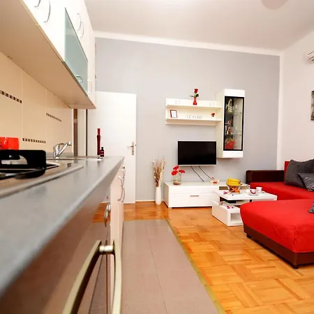 Miranda Apartment *